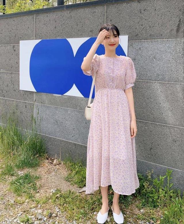 动鞋也是非常不错的选择呢！球盟会连衣裙搭配平底鞋运(图7)