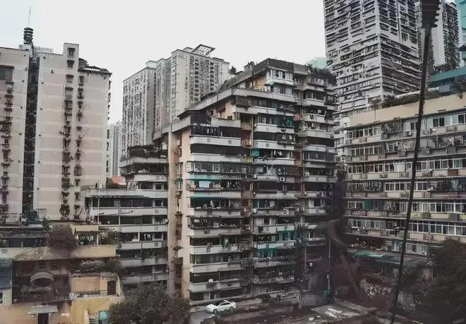 不仅逼疯了老人就连年轻人也逼疯了！球盟会登录平台没安装电梯的老旧小区(图2)